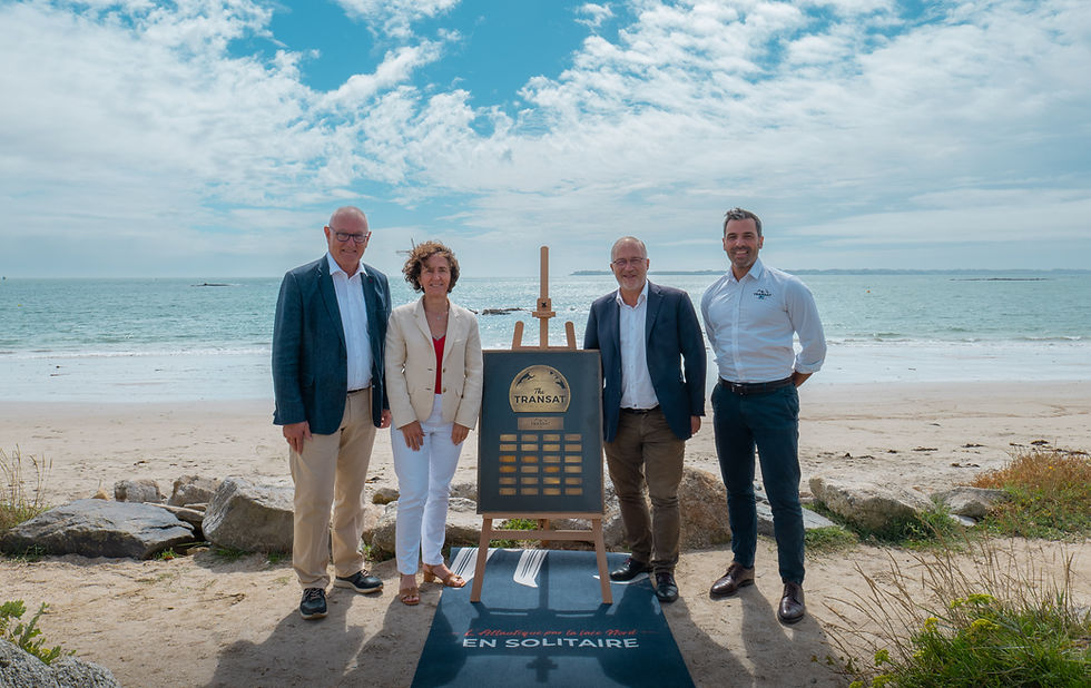 De gauche à droite : Daniel Baal, Président du CIC, Mireille Haby, Directrice Générale du CIC Ouest, Fabrice Loher, Président de Lorient Agglomération et maire de Lorient et Joseph Bizard, Directeur Général d'OC Sport